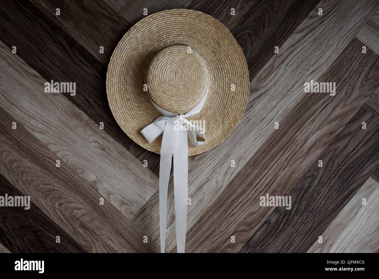 Straw hat structure hi-res stock photography and images - Alamy