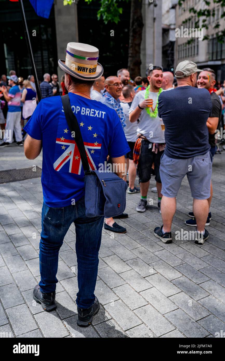 Protester Steve Bray, also known at 'Stop Brexit Man', at Pride in London Parade, Central London, Saturday 2 July 2022 Stock Photo