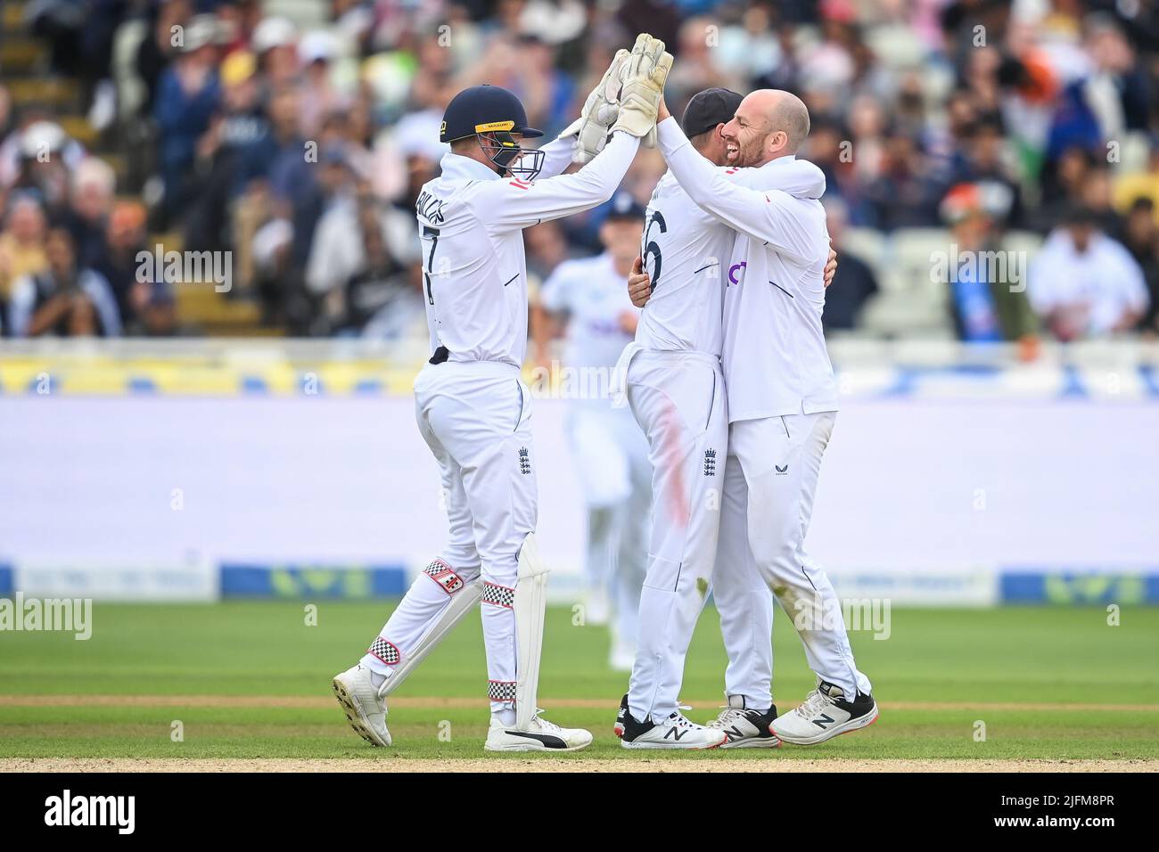 Joe Root and Jack Leach of England celebrate the wicket of Rishabh Pant