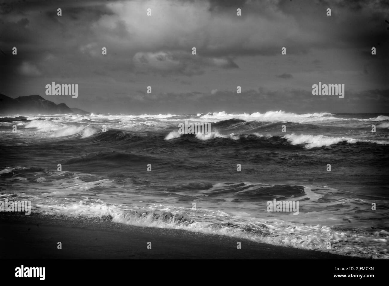 WAVES ON THE TASMAN SEA BREAKING ON TO THE SOUTH COAST OF AUSTRALIA Stock Photo