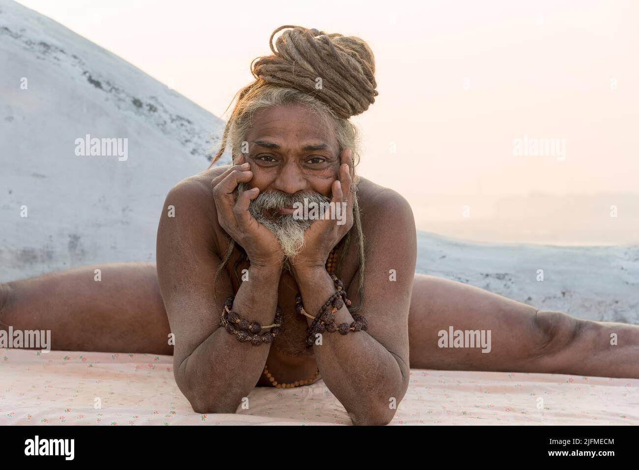 Rome Baba practising yoga, For Editorial Use Only, Allahabad Kumbh Mela, World’s largest religious gathering, Uttar Pradesh, India Stock Photo
