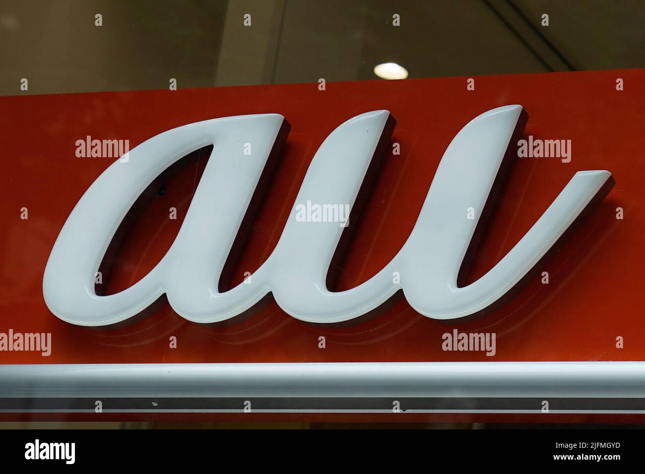 Tokyo, Japan. 4th July, 2022. An au mobile brand logo by KDDI is shown