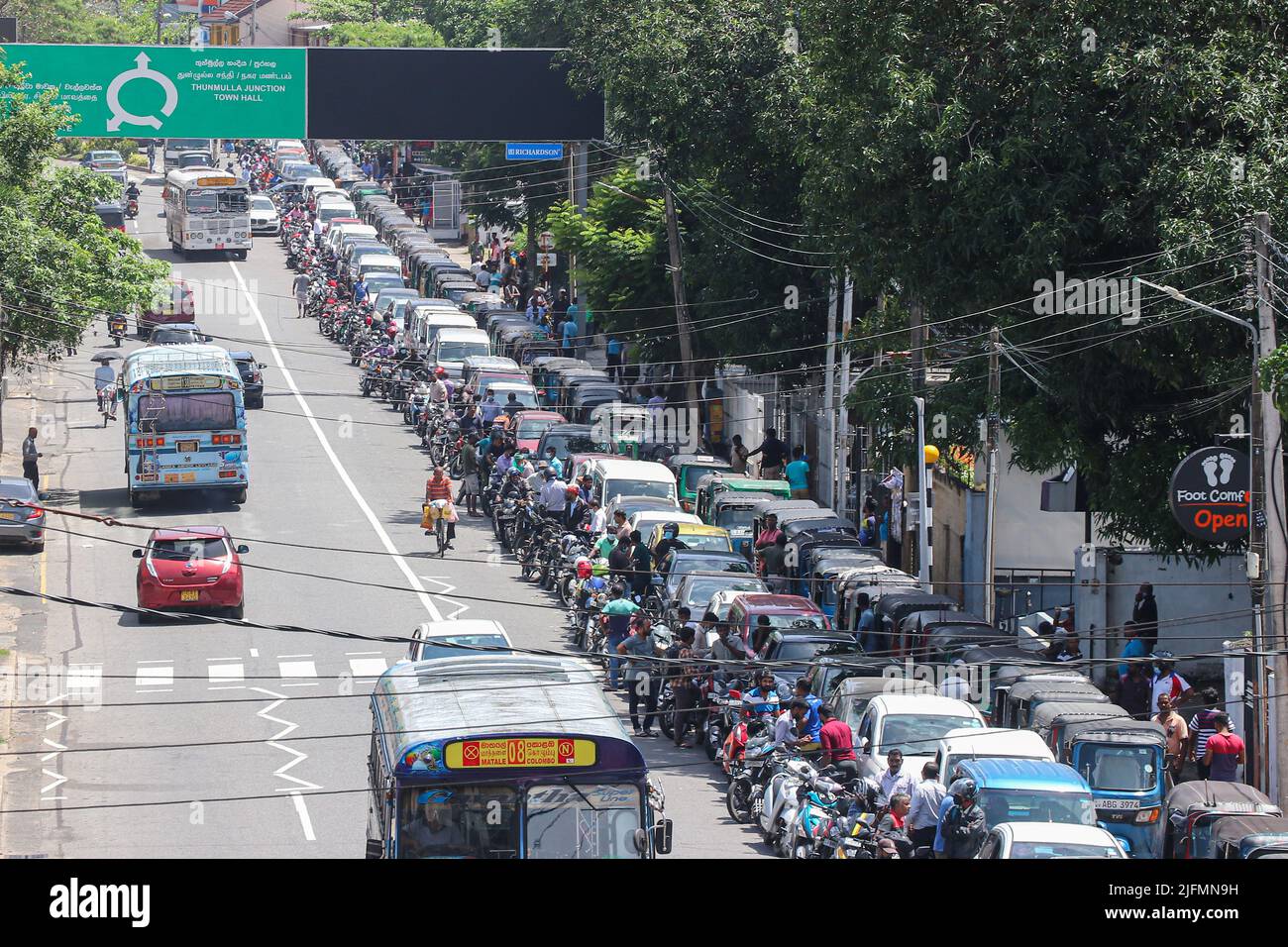 Fuel queues sri lanka hi-res stock photography and images - Alamy