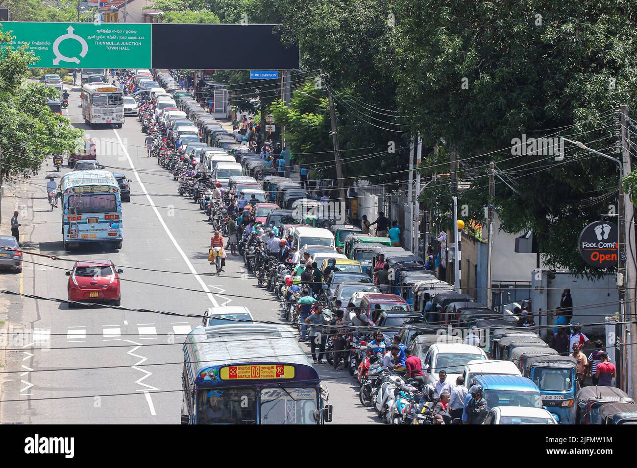 Colombo, Western, Sri Lanka. 4th July, 2022. Drivers are waiting in long queues at an Indian Oil Corporation (IOC) filling station in Colombo. (Credit Image: © Saman Abesiriwardana/Pacific Press via ZUMA Press Wire) Stock Photo