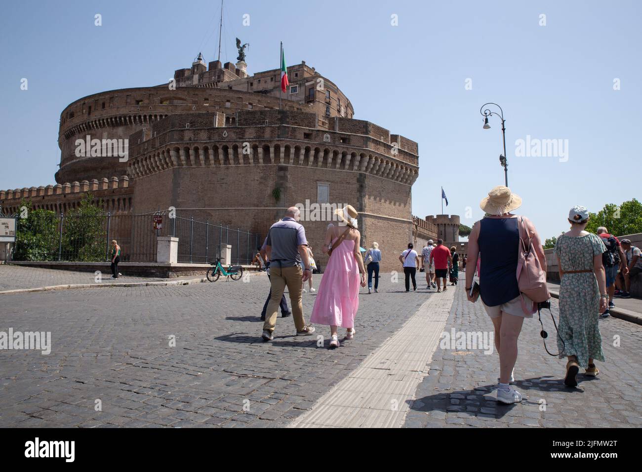 July 4, 2022, Rome, Italy: Tourists walk in Rome on a hot summer day (Credit Image: © Matteo Nardone/Pacific Press via ZUMA Press Wire) Stock Photo