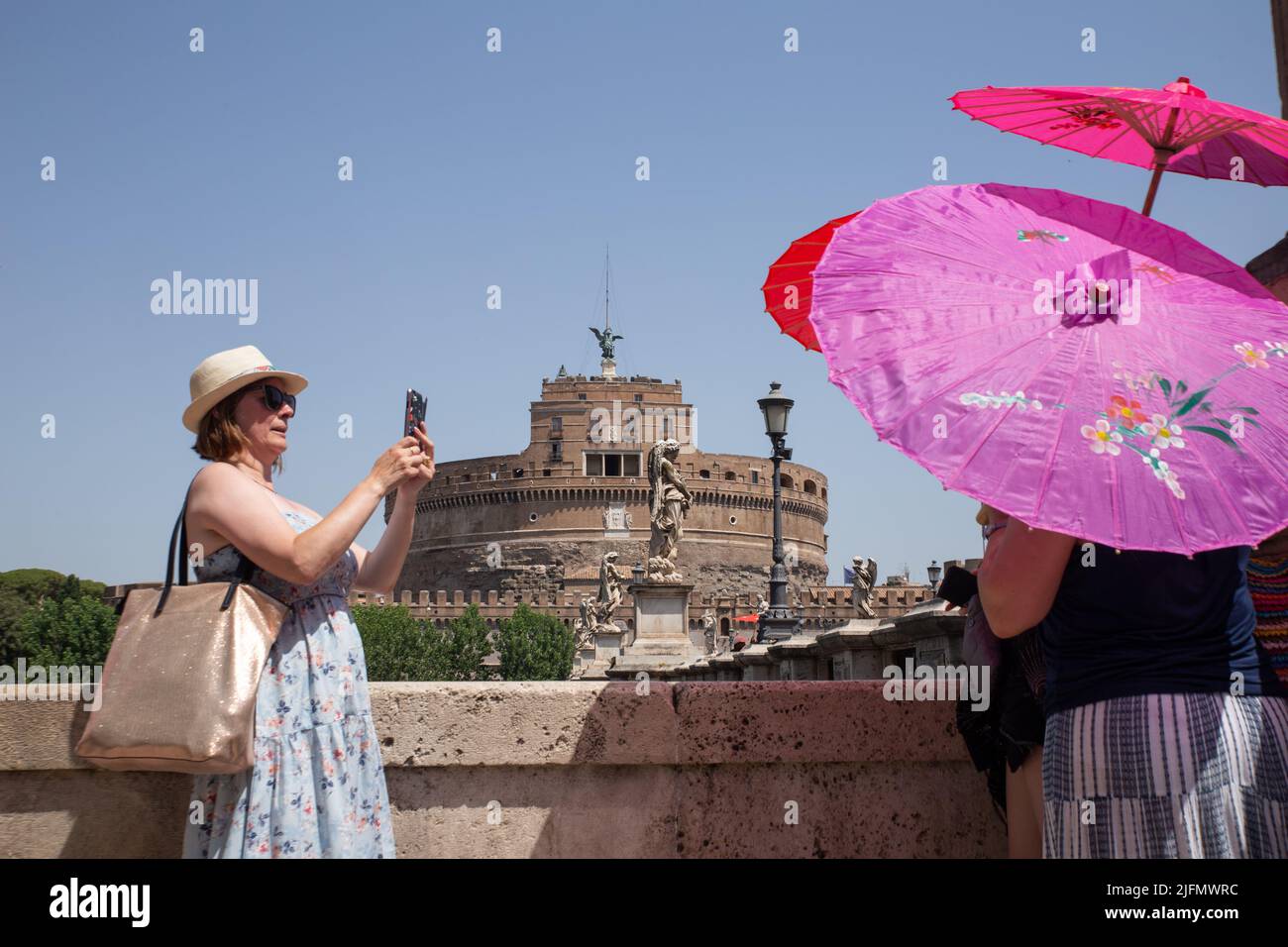 Rome, Italy. 4th July, 2022. Tourists with umbrellas near Castel Sant'Angelo in Rome on a hot summer day (Credit Image: © Matteo Nardone/Pacific Press via ZUMA Press Wire) Stock Photo