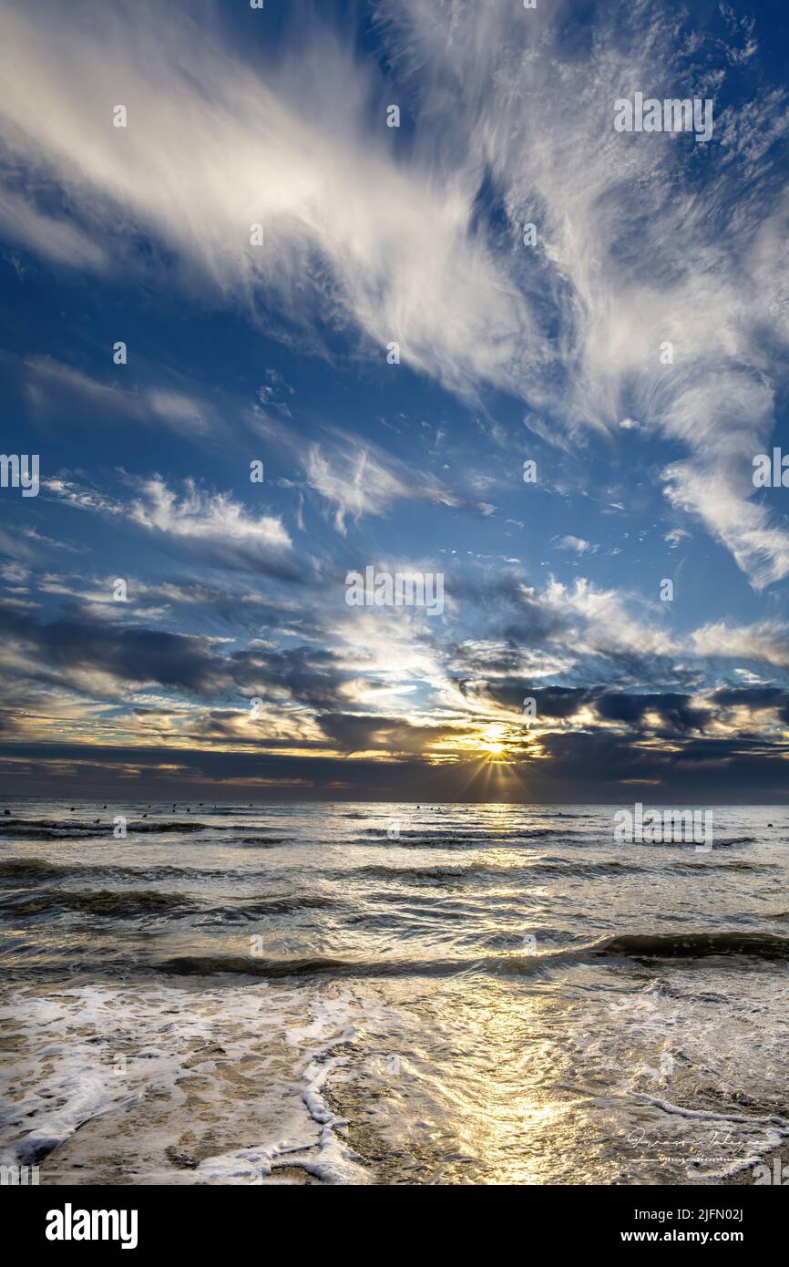 Ault Onival, plage au coucher de soleil. Stock Photo