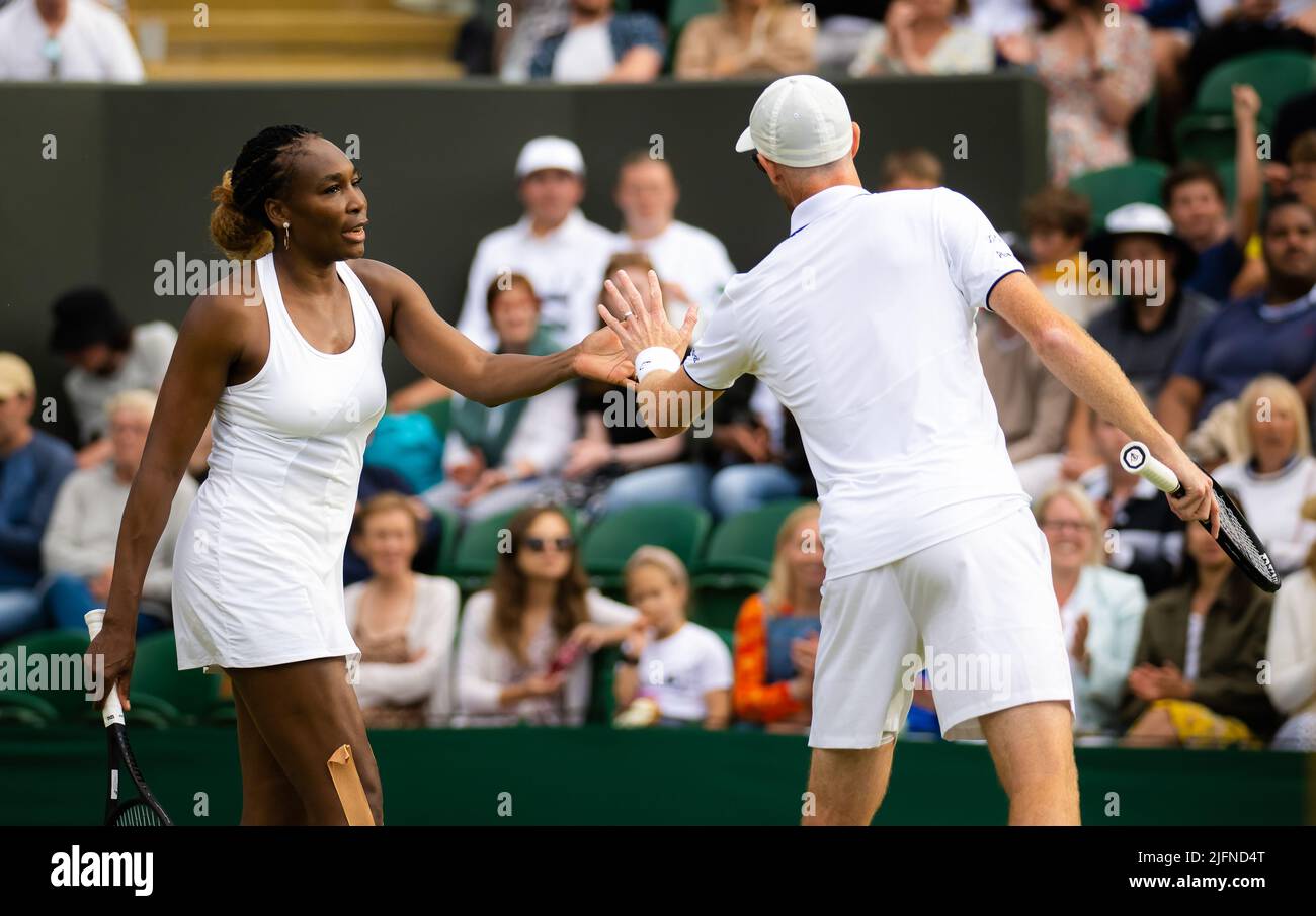 Wimbledon, UK, 03/07/2022, Venus Williams of the United States & Jamie Murray of Great Britain in action during the second round of mixed doubles at the 2022 Wimbledon Championships, Grand Slam tennis tournament on July 3, 2022 at All England Lawn Tennis Club in Wimbledon near London, England - Photo: Rob Prange/DPPI/LiveMedia Stock Photo