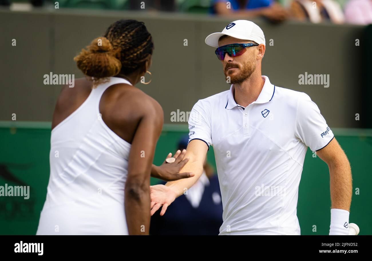 Wimbledon, UK, 03/07/2022, Venus Williams of the United States & Jamie Murray of Great Britain in action during the second round of mixed doubles at the 2022 Wimbledon Championships, Grand Slam tennis tournament on July 3, 2022 at All England Lawn Tennis Club in Wimbledon near London, England - Photo: Rob Prange/DPPI/LiveMedia Stock Photo