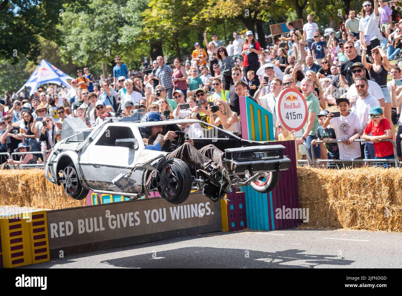 https://c8.alamy.com/comp/2JFNDGD/team-soapbox-concepts-kart-taking-the-final-jump-at-the-red-bull-soapbox-race-2022-at-alexandra-palace-in-london-uk-delorean-car-design-2JFNDGD.jpg