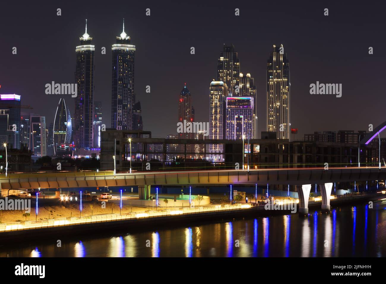 Dubai Canal, Dubai, Wolkenkratzer, , moderne Architektur,  Atemberaubende Aussicht auf die Skyline mit Hochhäuser, Skyscraper, Hotels im Finanzzentrum Stock Photo