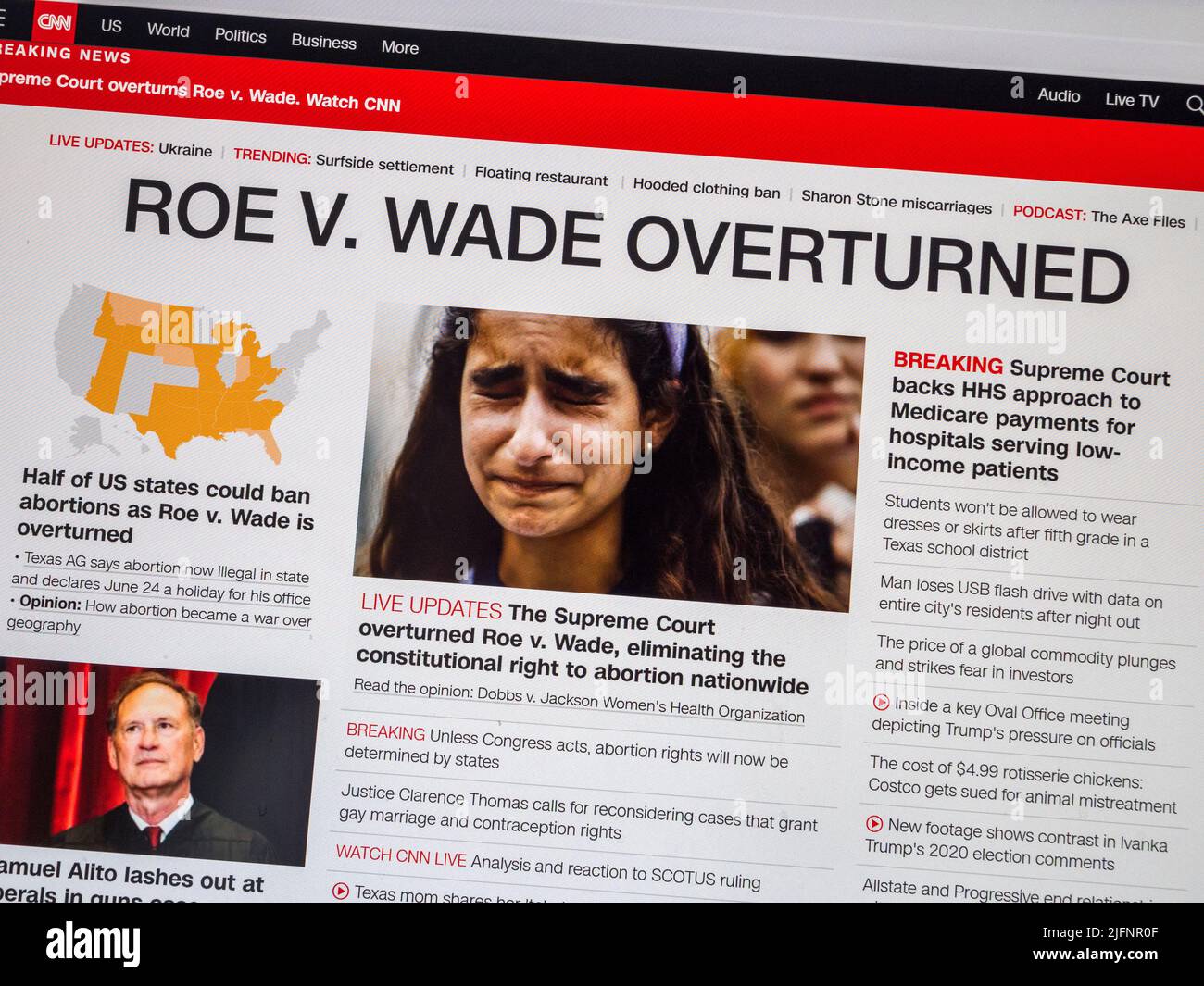 'Roe v Wade Overturned'': CNN News website following the Supreme Court decision on 24th June 2022. Stock Photo