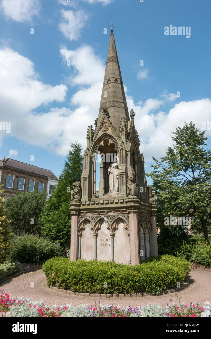 Queen Victoria Monument presented by Richard Ellis in 1887, on Station