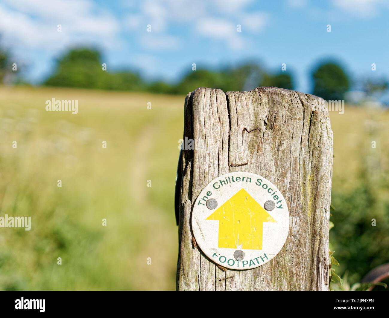 The Chiltern Society Footpath Sign, Chalk-house Green, Oxfordshire, England, UK, GB, (near reading). Stock Photo