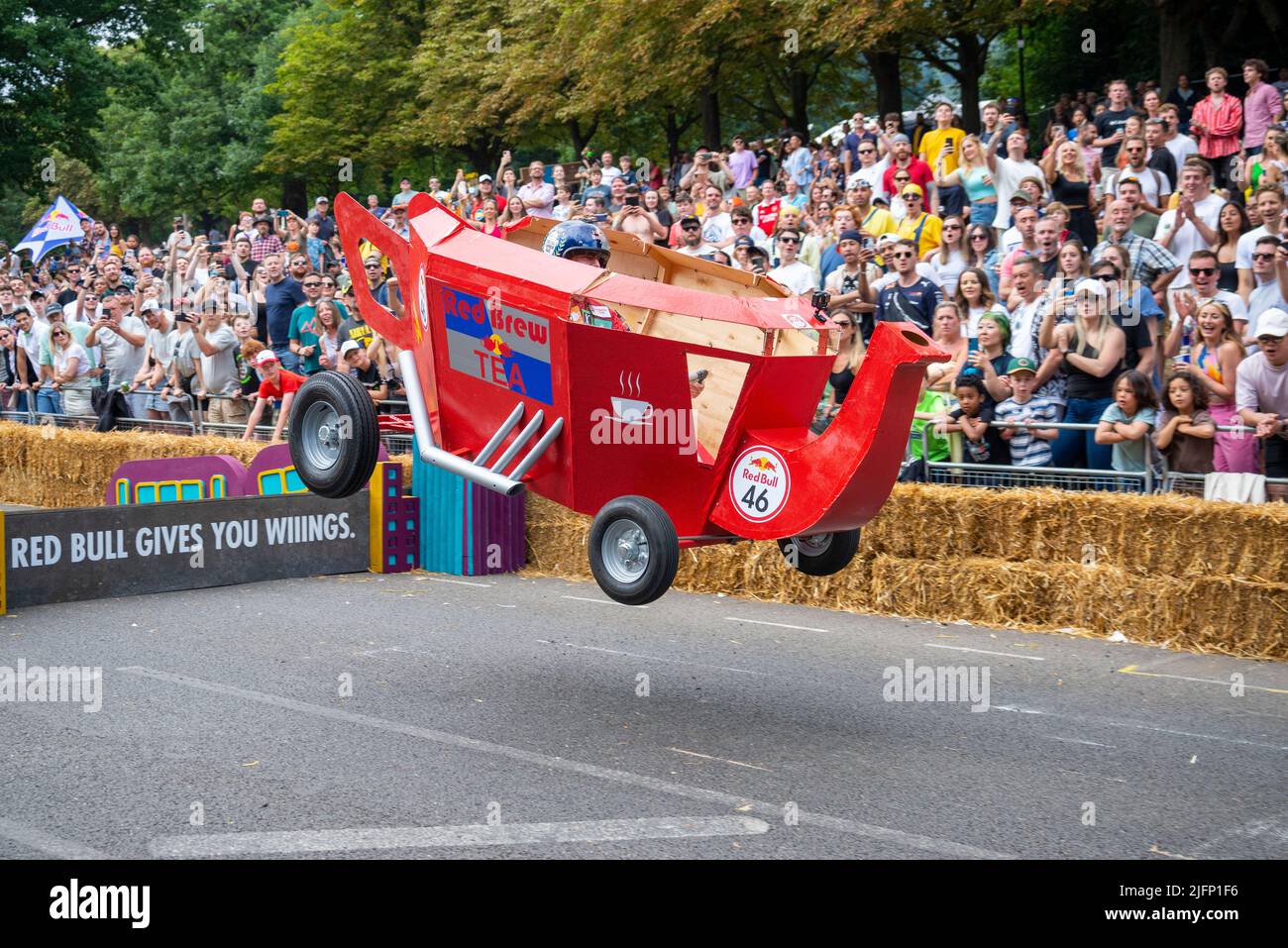 Red Bull Soap Box Race Montreal Editorial Photo - Image of soap, caped:  58999611