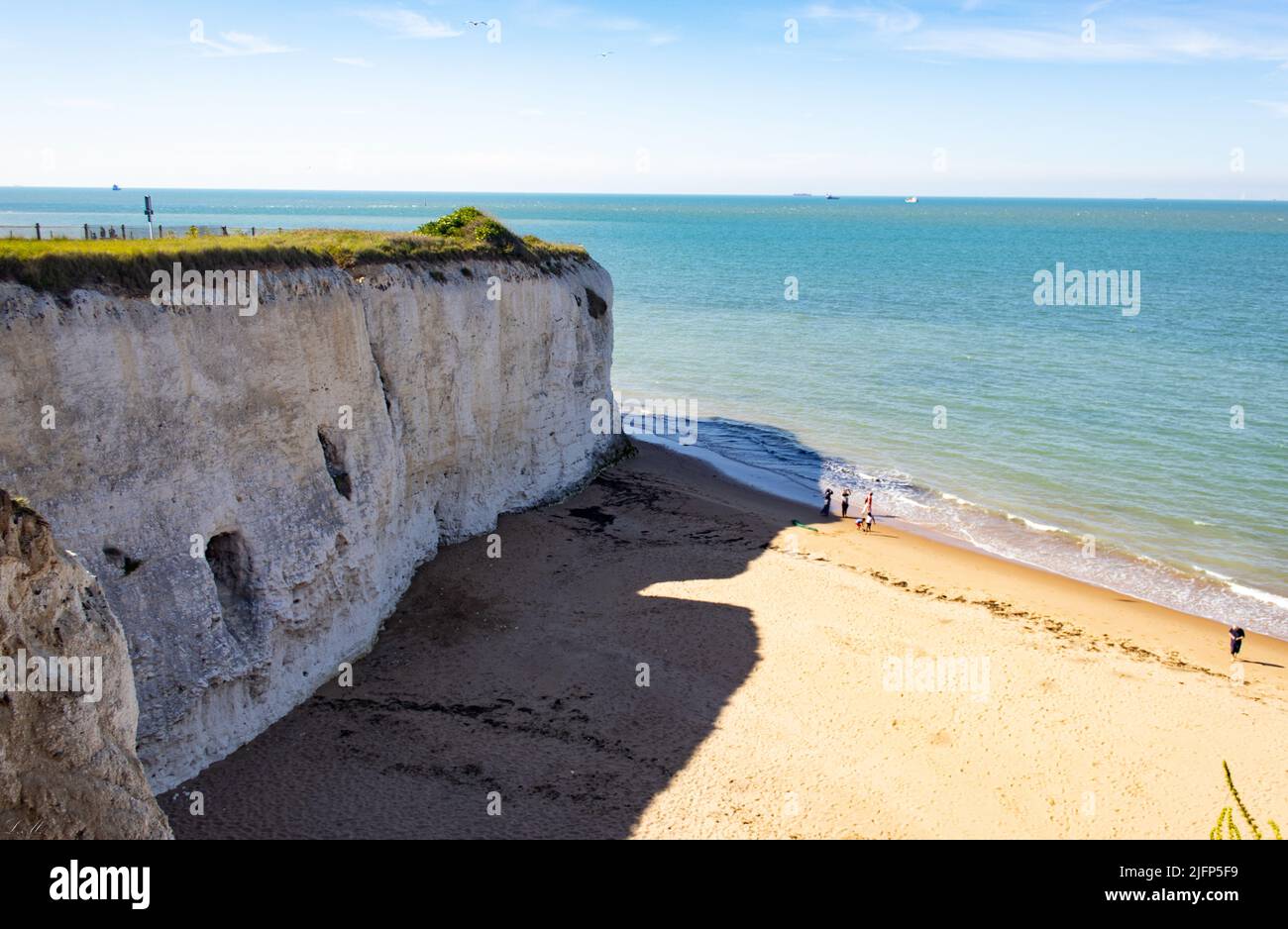 Beach side rocks hi-res stock photography and images - Alamy