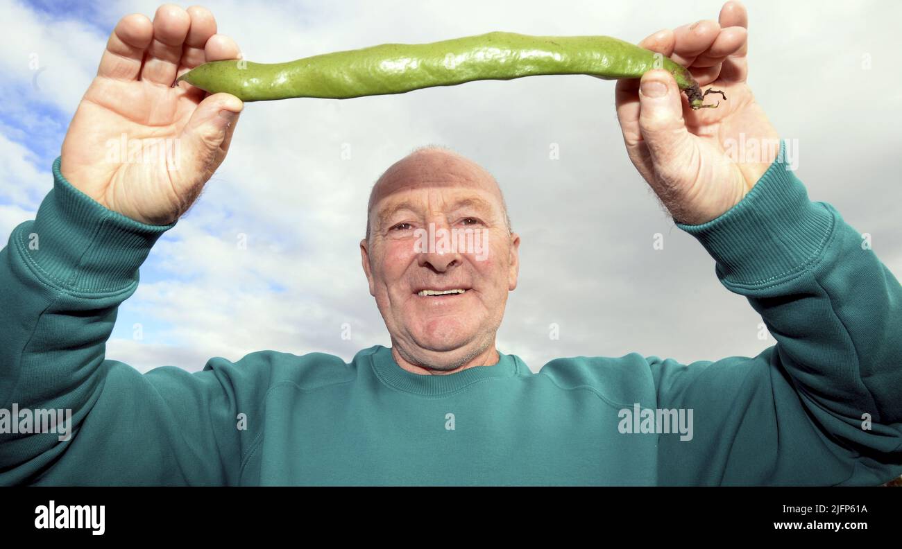 Joe Atherton with his new Guiness World Record winning heaviest Broad