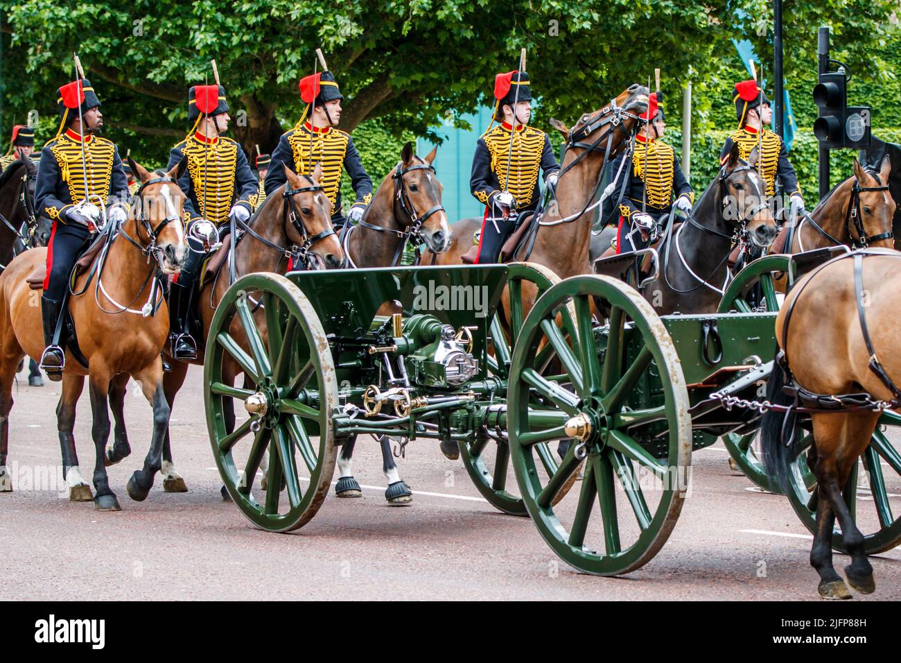 The King’s Troop, Royal Horse Artillery at Trooping the Colour, Colonel’s Review in The Mall, London, England, United Kingdom on Saturday, May 28, 202 Stock Photo