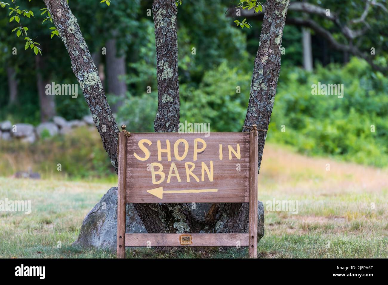 The Wayside Inn Old Barn Farm Stand Stock Photo Alamy