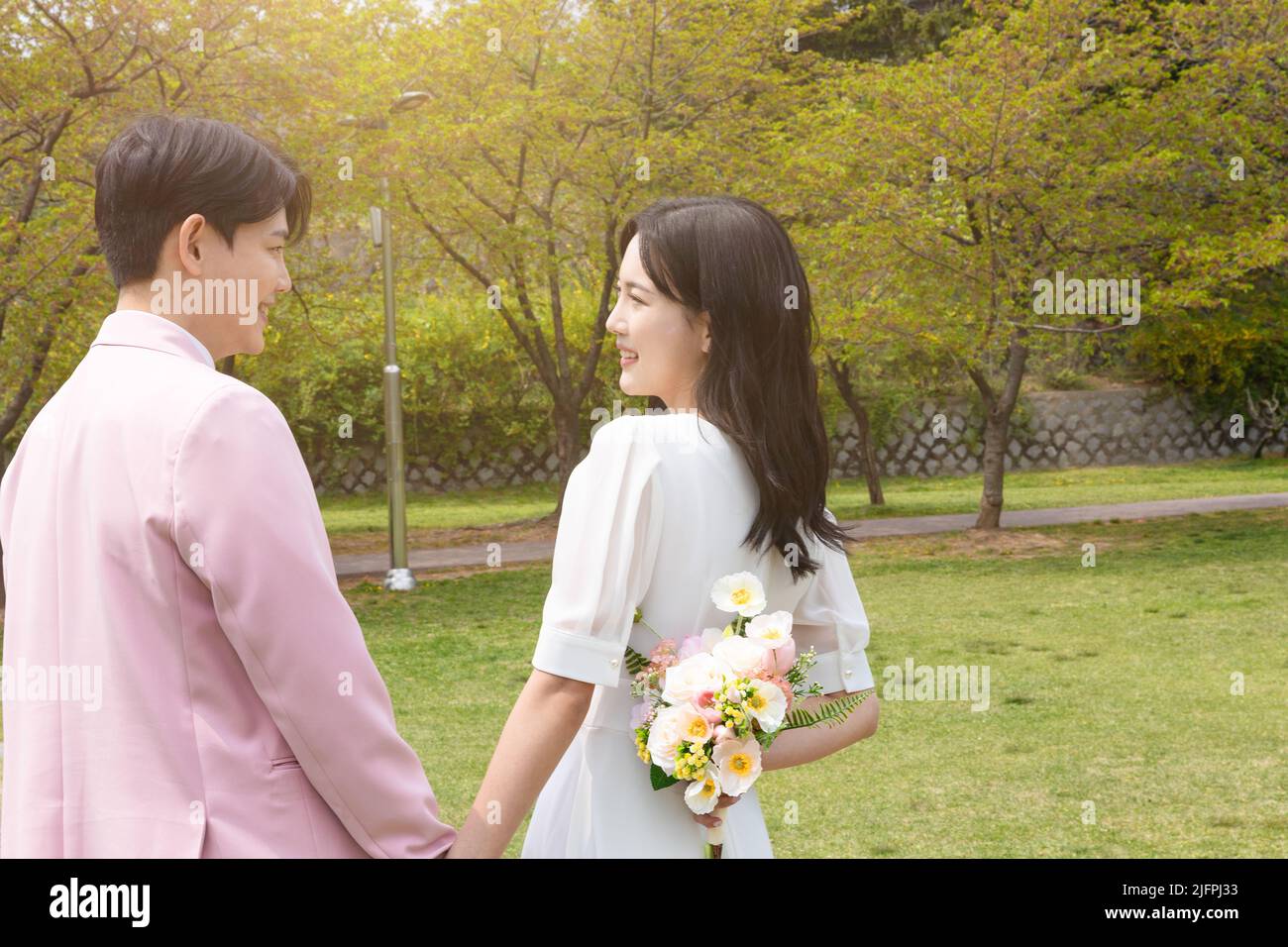 Korean wedding couple hi-res stock photography and images - Alamy