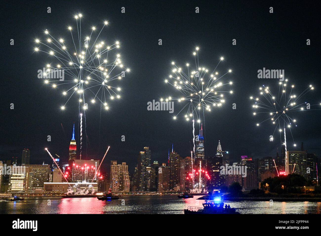 The Macy's Fourth of July fireworks show lights up the sky over midtown ...