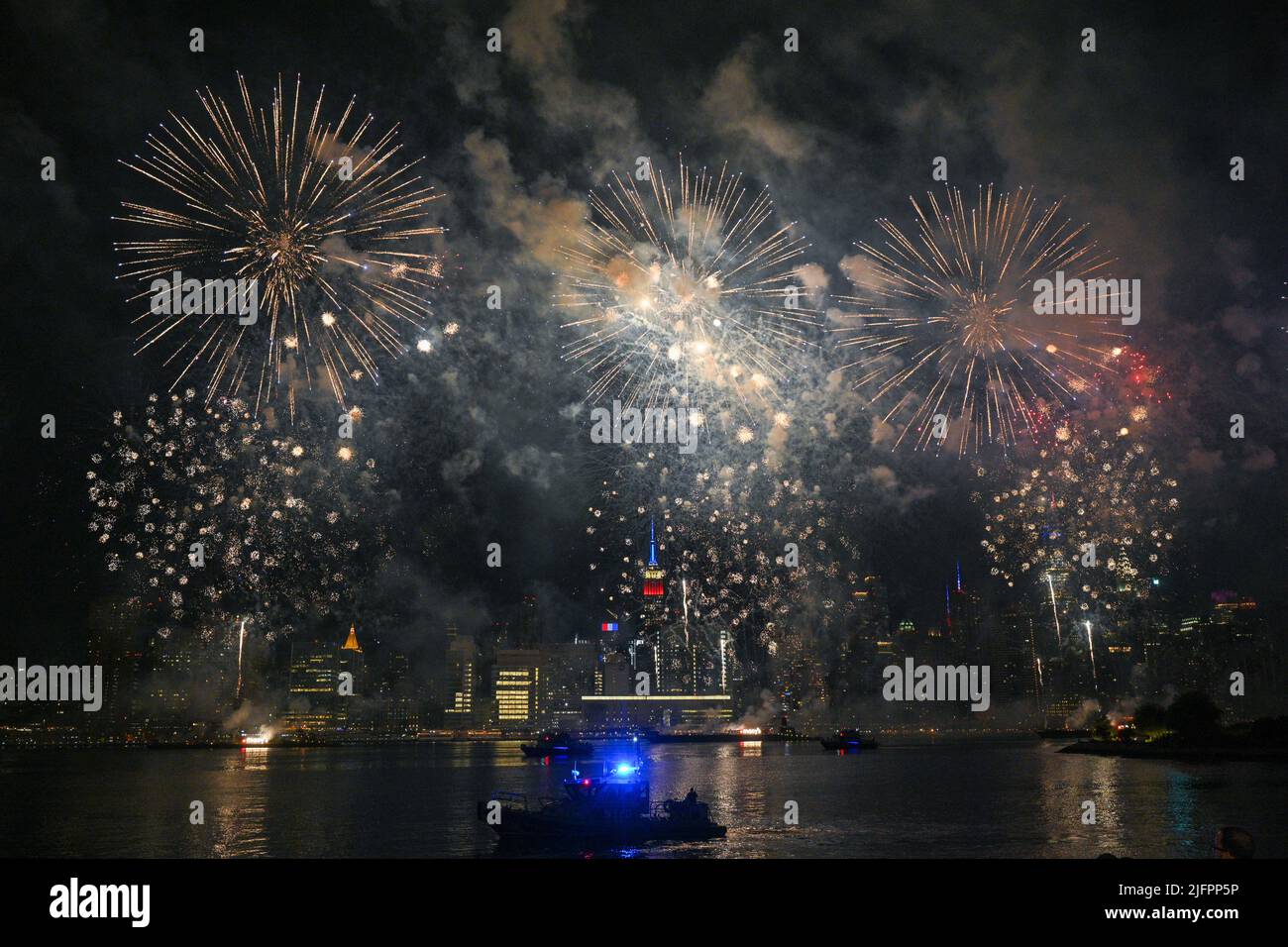 The Macy's Fourth of July fireworks show lights up the sky over midtown ...