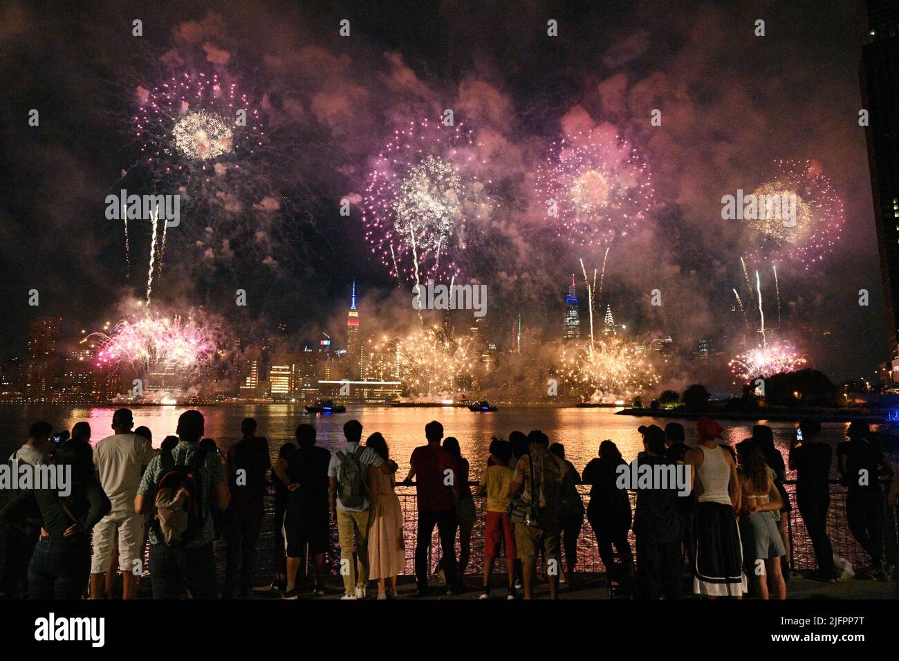 The Macy's Fourth of July fireworks show lights up the sky over midtown ...