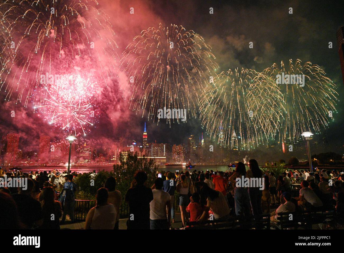 The Macy's Fourth of July fireworks show lights up the sky over midtown ...