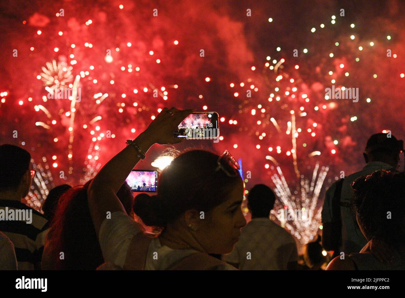 The Macy's Fourth of July fireworks show lights up the sky over midtown ...
