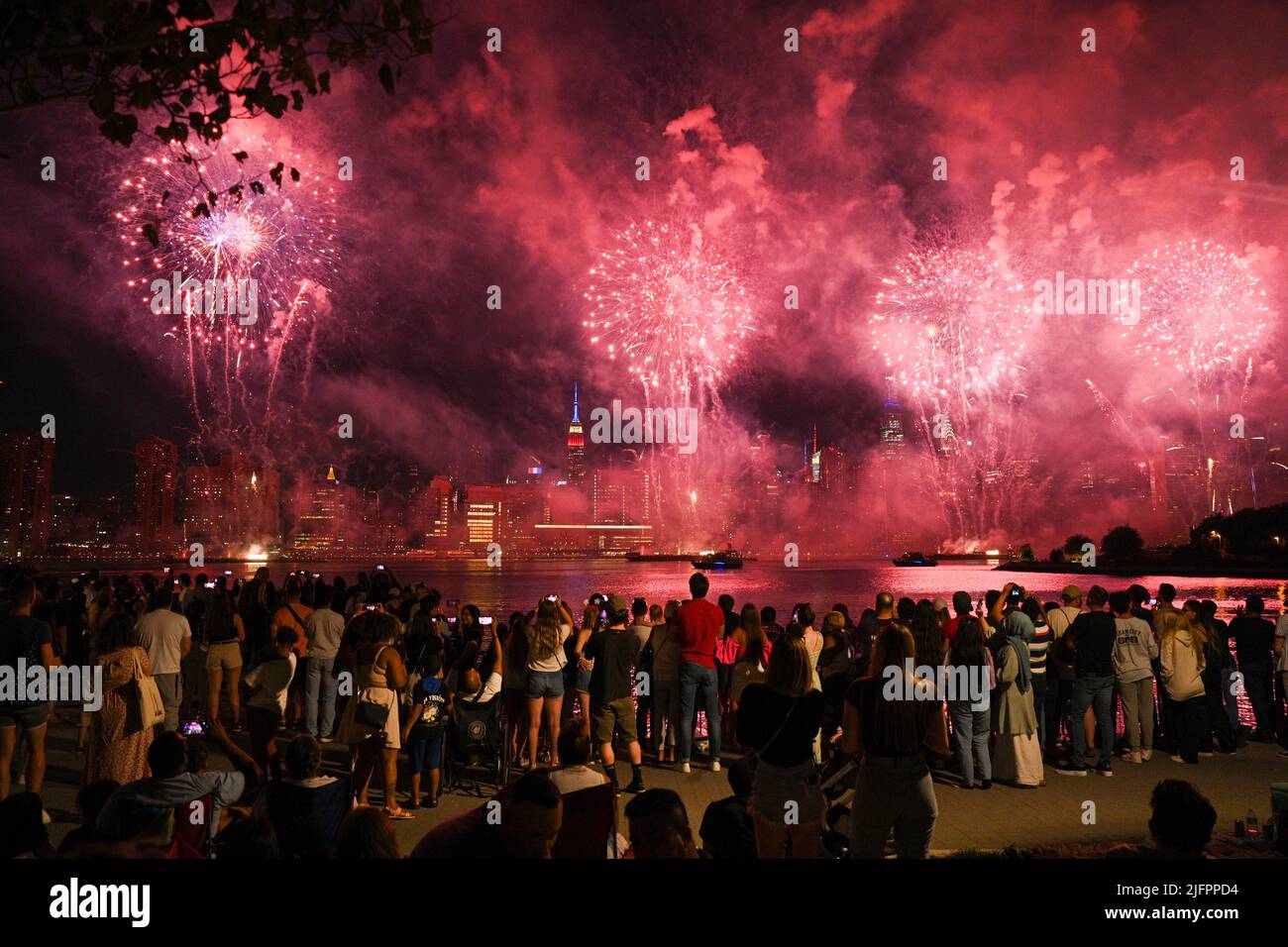 The Macy's Fourth of July fireworks show lights up the sky over midtown ...