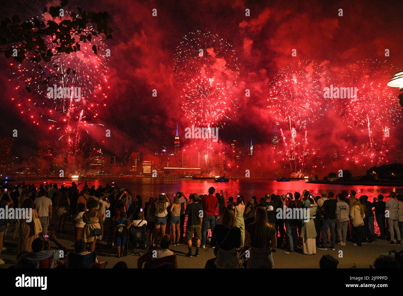 The Macy's Fourth of July fireworks show lights up the sky over midtown ...