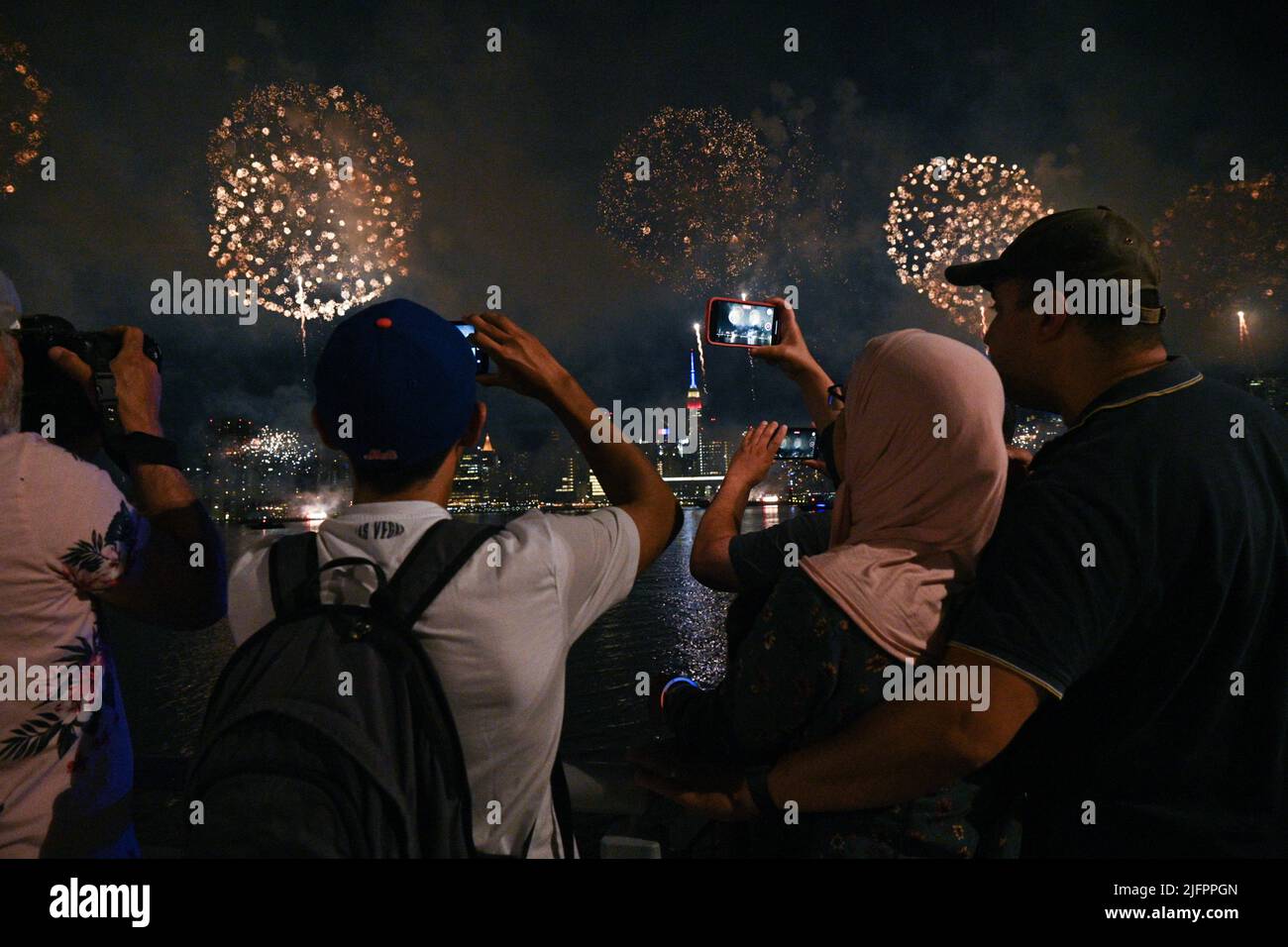 The Macy's Fourth of July fireworks show lights up the sky over midtown ...