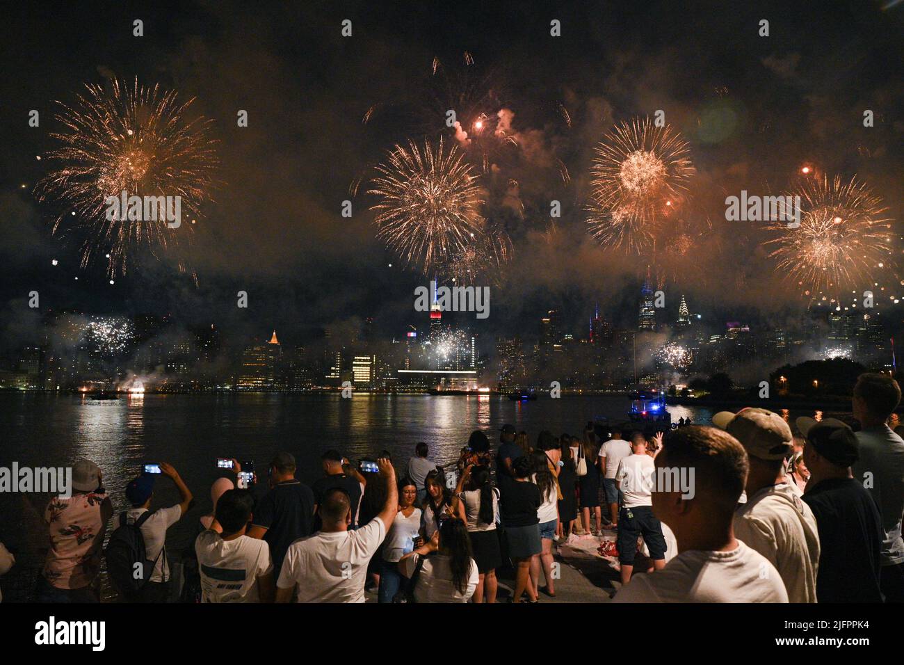 The Macy's Fourth of July fireworks show lights up the sky over midtown ...