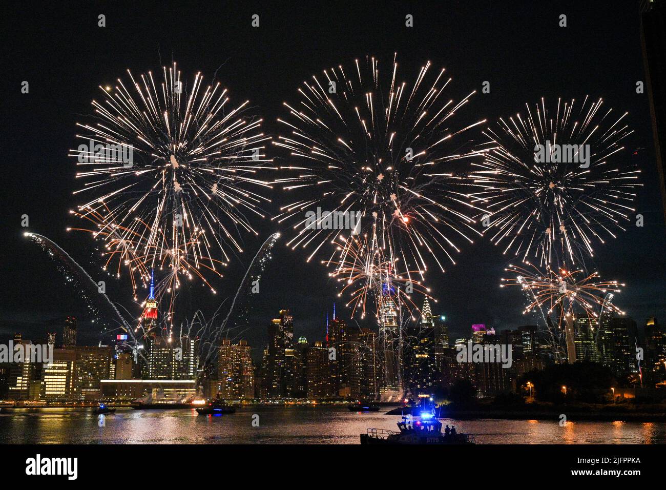 The Macy's Fourth of July fireworks show lights up the sky over midtown ...