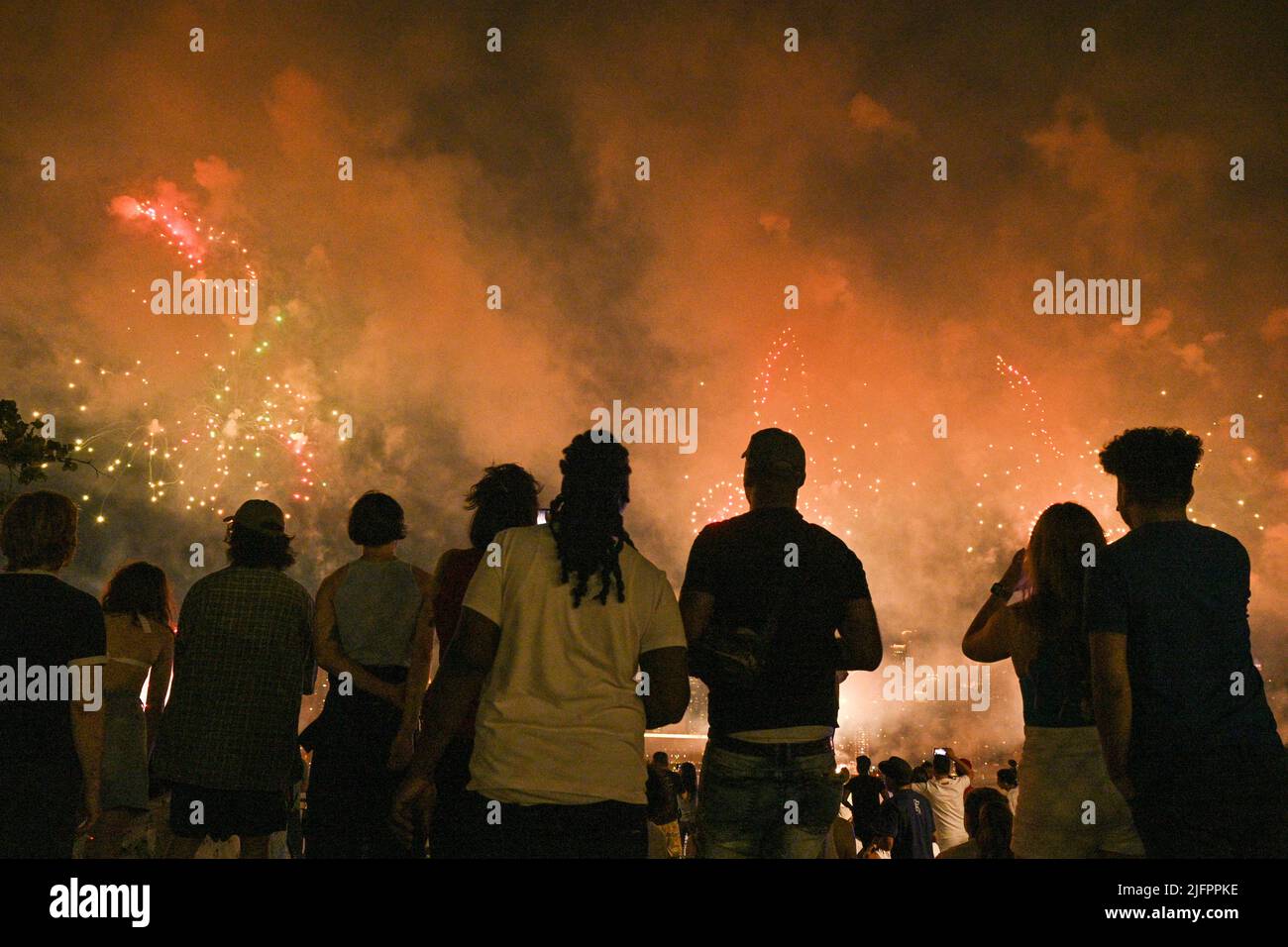 The Macy's Fourth of July fireworks show lights up the sky over midtown ...