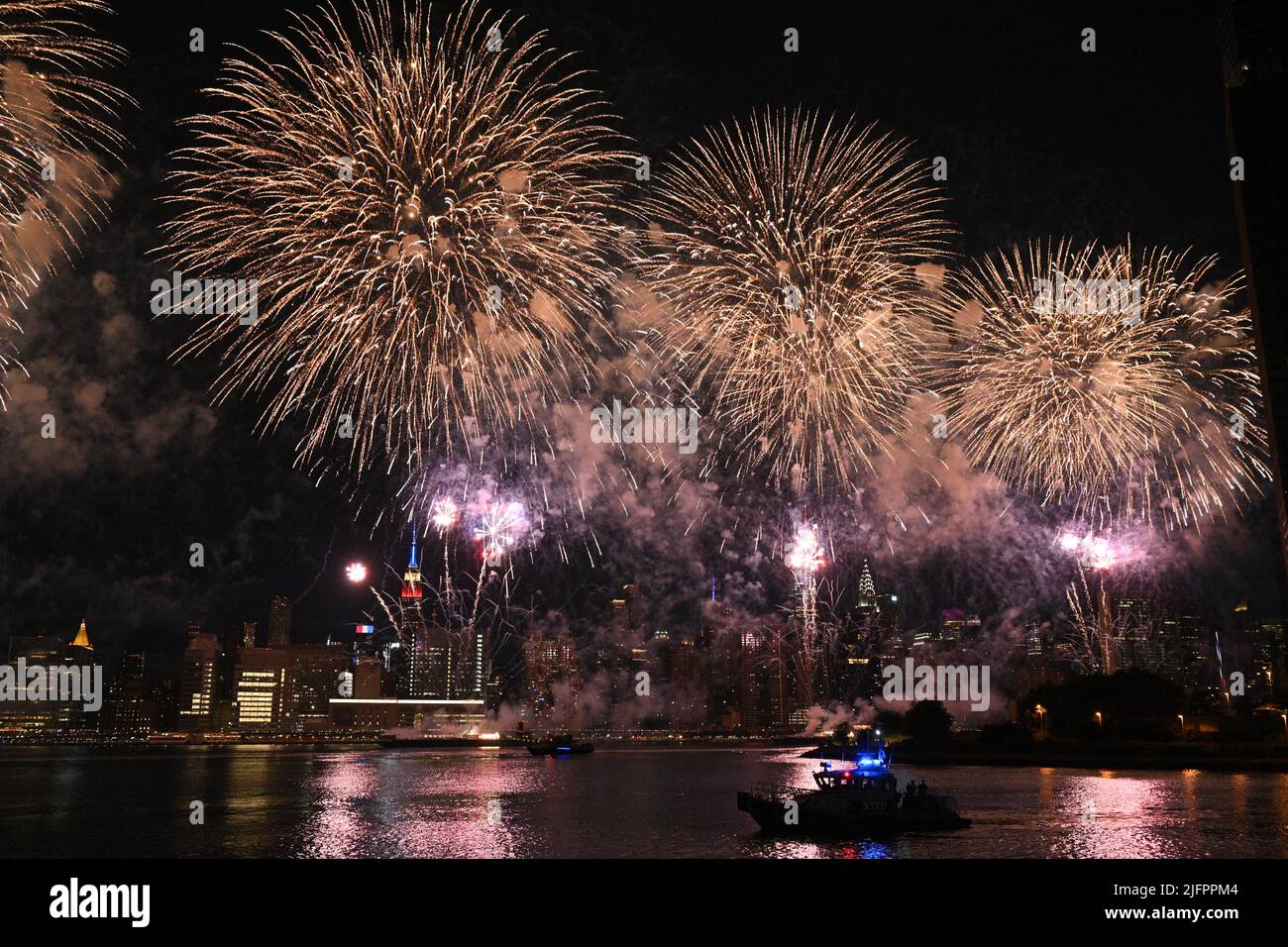 The Macy's Fourth of July fireworks show lights up the sky over midtown ...