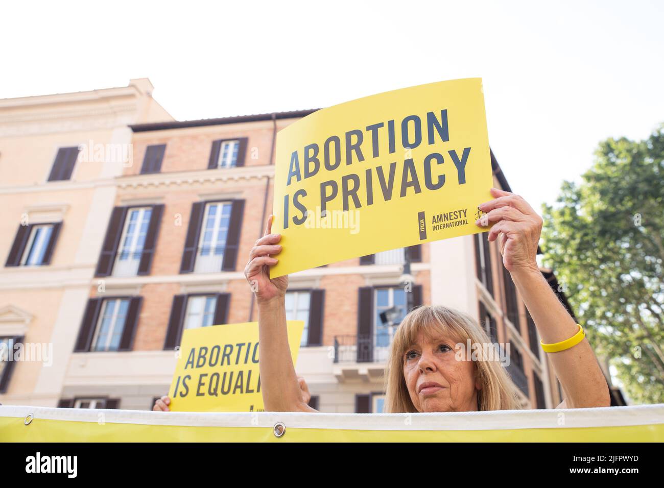 Rome, Italy. 04th July, 2022. Sit-in organized by Amnesty International Italia in Rome to protest against the abolition of abortion in the United States of America. (Photo by Matteo Nardone/Pacific Press) Credit: Pacific Press Media Production Corp./Alamy Live News Stock Photo