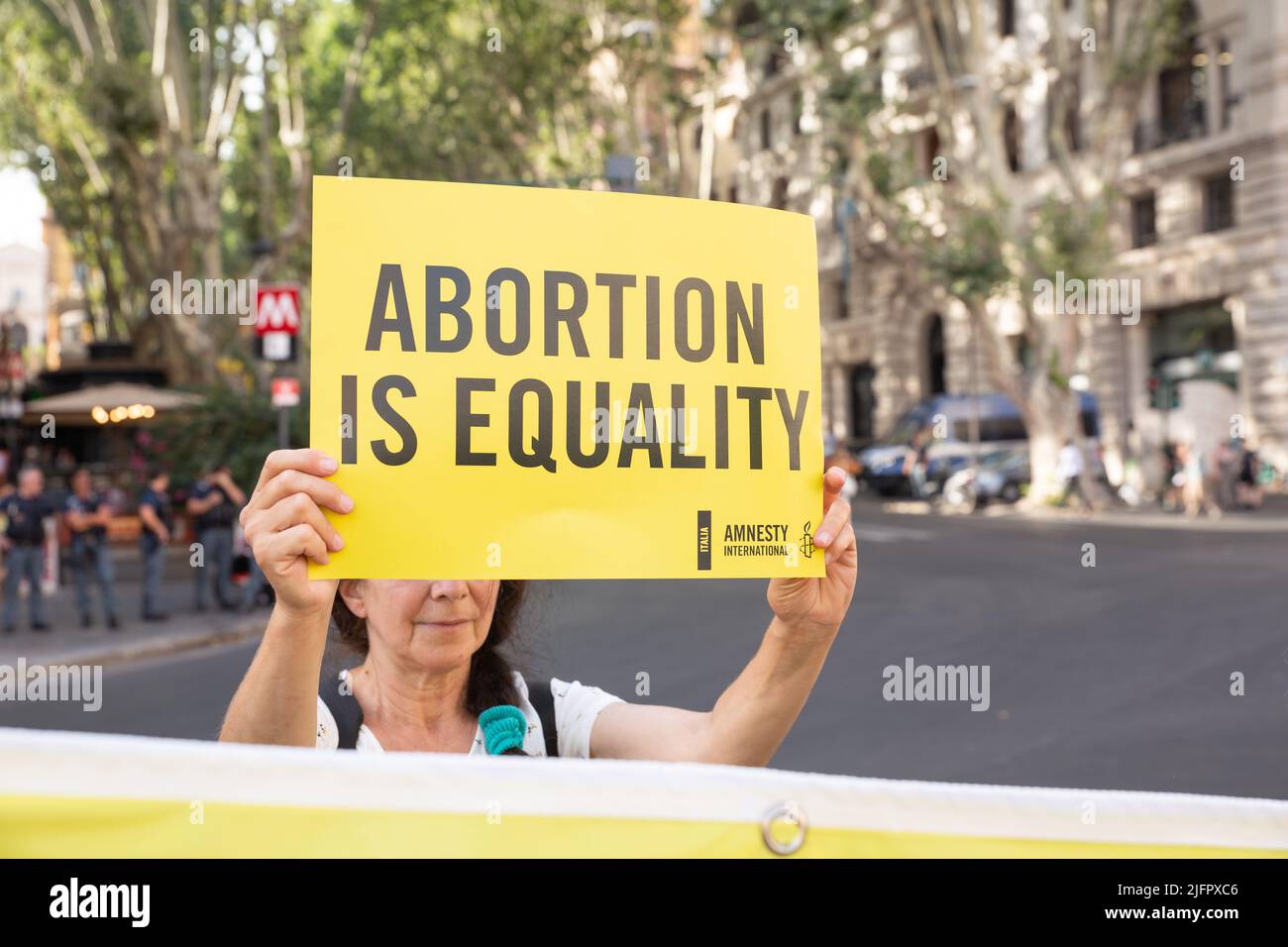 Rome, Italy. 04th July, 2022. Sit-in organized by Amnesty International Italia in Rome to protest against the abolition of abortion in the United States of America. (Photo by Matteo Nardone/Pacific Press/Sipa USA) Credit: Sipa USA/Alamy Live News Stock Photo