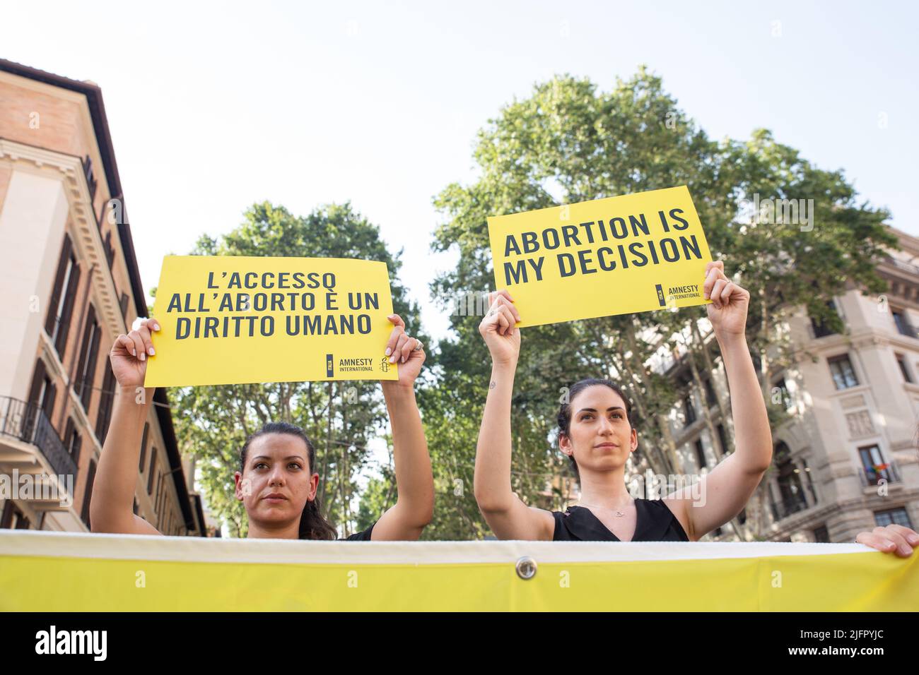 Rome, Italy. 4th July, 2022. Sit-in organized by Amnesty International Italia in Rome to protest against the abolition of abortion in the United States of America. (Credit Image: © Matteo Nardone/Pacific Press via ZUMA Press Wire) Stock Photo