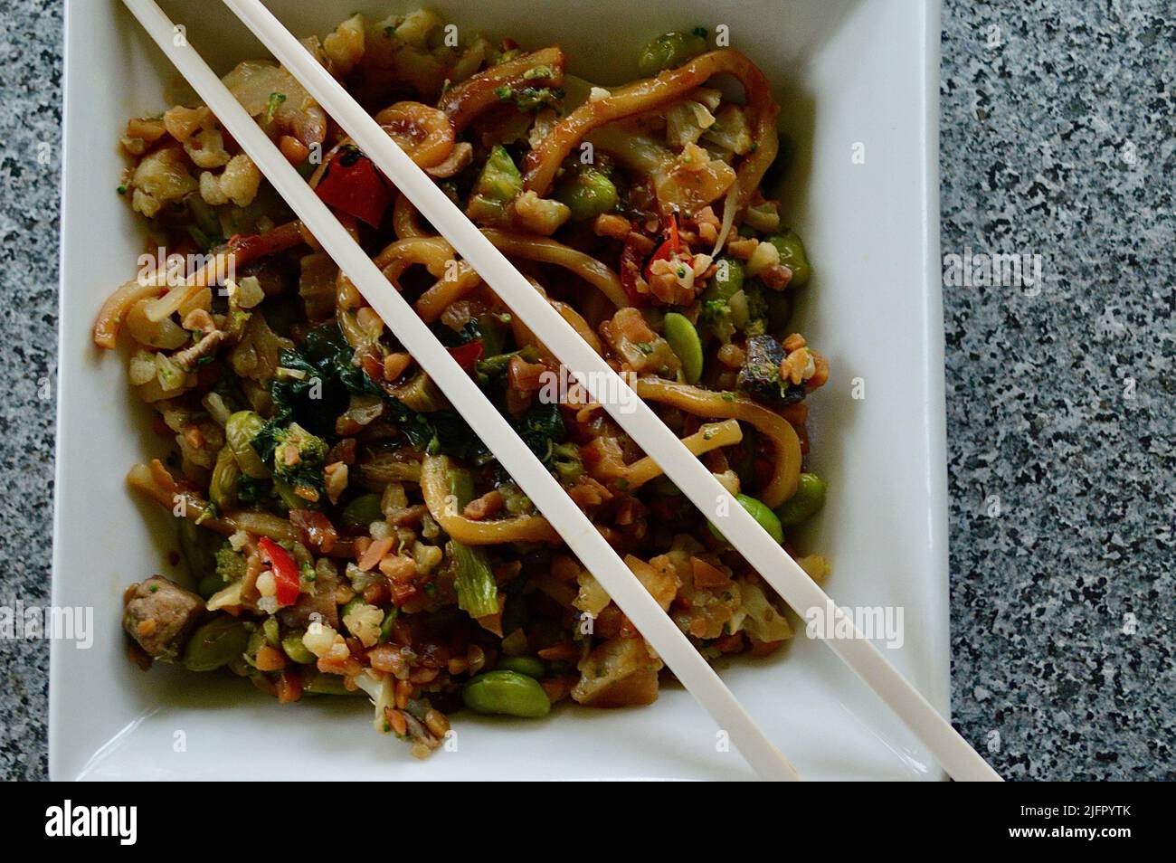 Japanese vegetable stir fry with Udon noodles Stock Photo Alamy