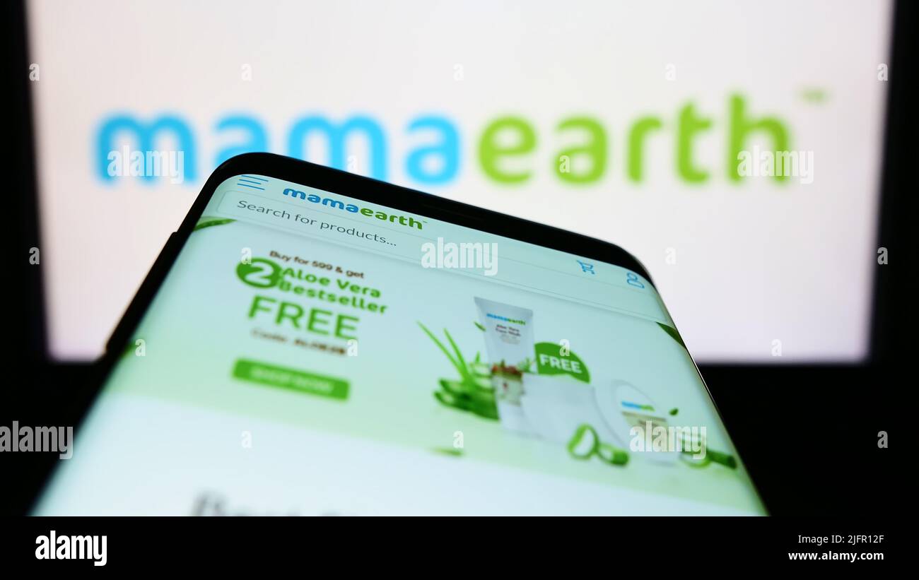 Mobile phone with website of Indian company Honasa Consumer Pvt. Ltd. (Mamaearth) on screen in front of logo. Focus on top-left of phone display. Stock Photo