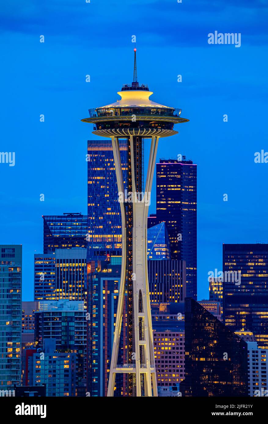 Seattle skyline panorama with the Seattle Space Needle at sunset view ...