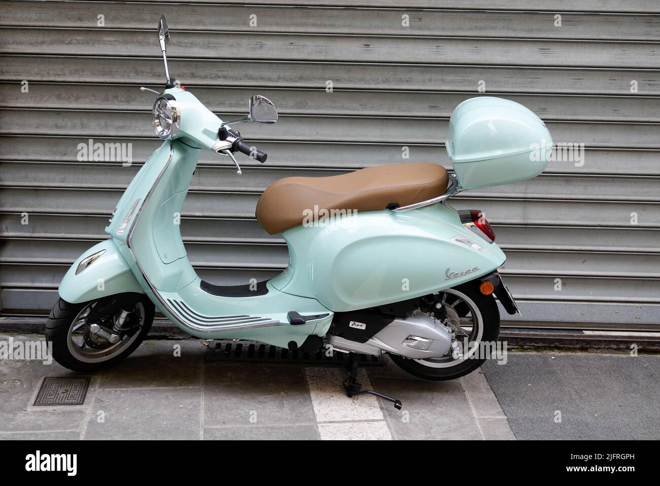 Italian brand of scooter hi-res stock photography and images - Alamy