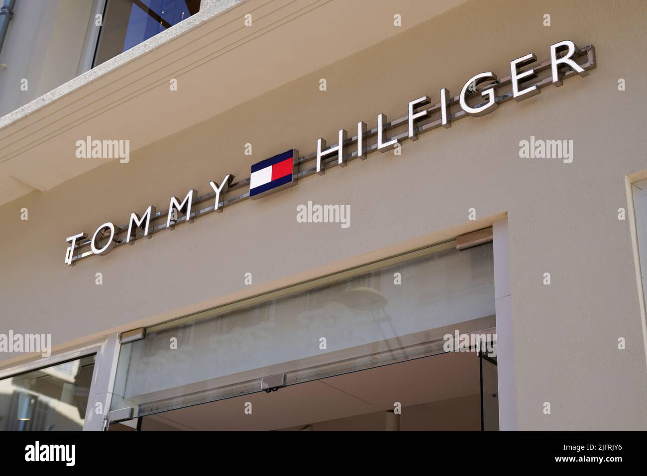 Tommy hilfiger store entrance hi-res stock photography and images - Alamy