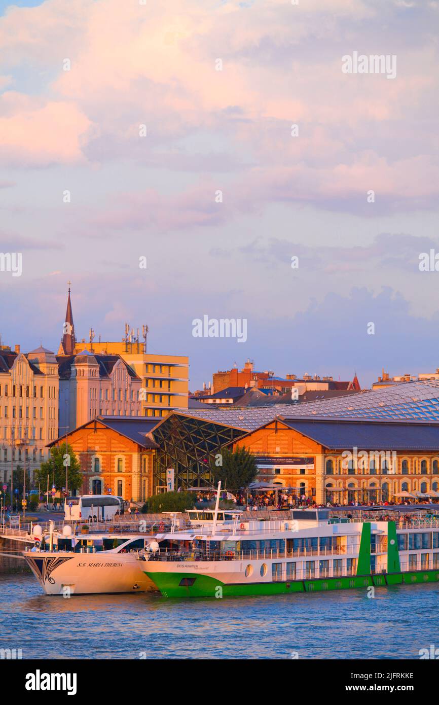 Hungary, Budapest, Balna, commercial leisure center, Danube River, cruise ships, Stock Photo