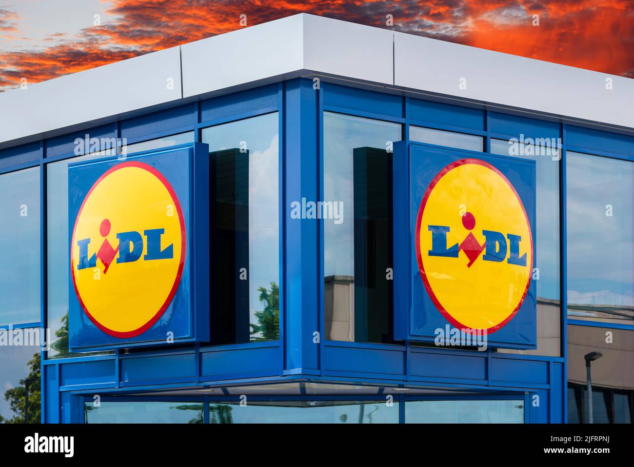 Lidl supermarkt zeichen logo hires stock photography and images Alamy
