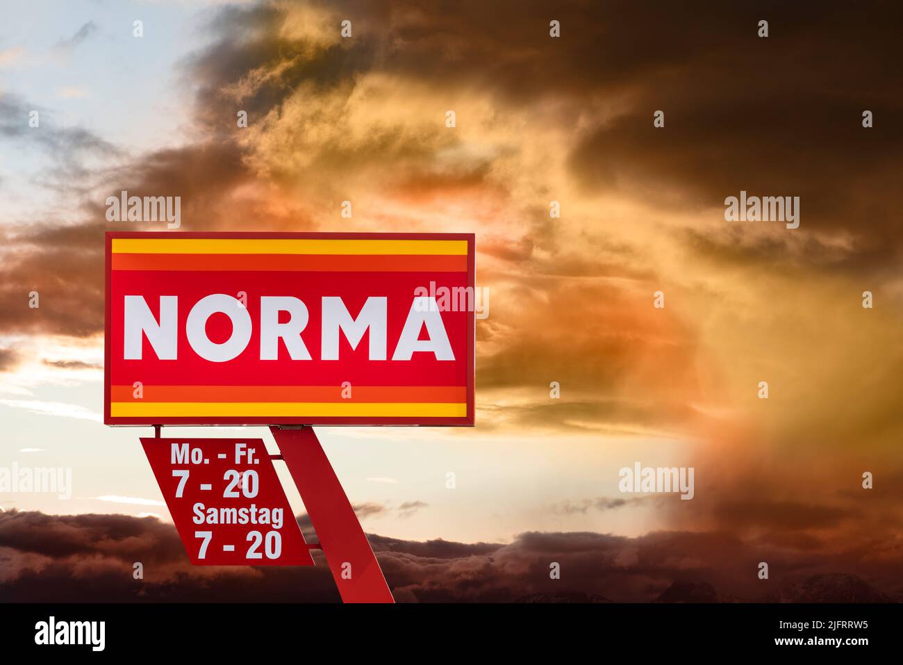 Werbe- und Firmanschild des Discounter NORMA Stock Photo