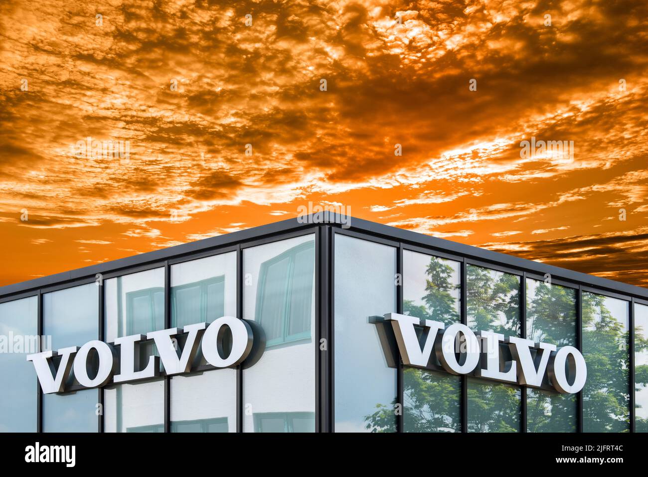 Werbe- und Firmanschild der Firma Volvo Stock Photo