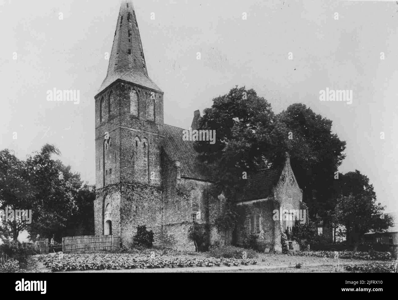 The originally late -medieval Gothic church of Persingen (St. Joriskapel) around the turn of the century, with - across the choir - the sacristy from the 17th century, which in 1903, after purchasing the church by the municipality of Ubbergen, at the first Restoration due to dilapidation was demolished. In 1996 the church was restored to its original state Stock Photo