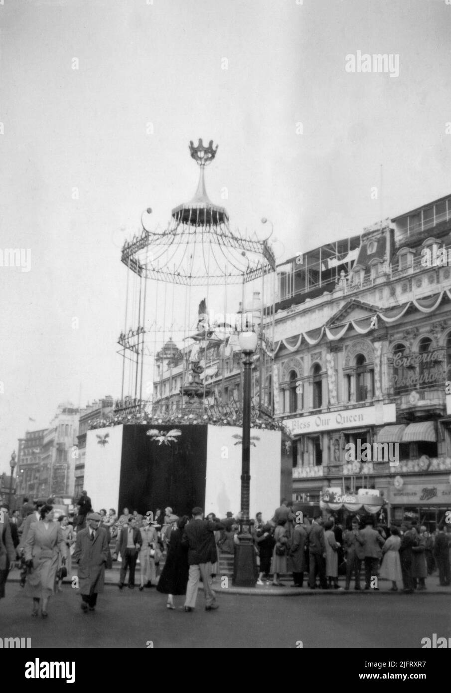 Decorative ornamental bird cage erected around the statue of Eros, Piccadilly Circus, London during the celebrations for the coronation of Queen Elizabeth II. 1953. Designed by Sir Hugh Maxwell Casson. Stock Photo